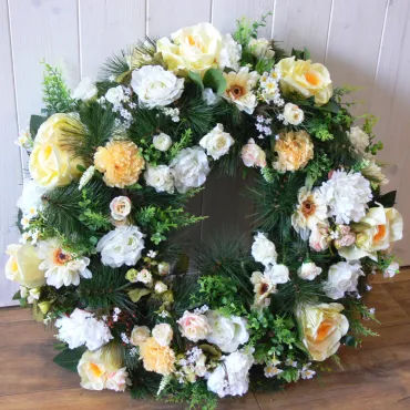 Pohrebný veniec s bielymi ľaliami a zeleňou, Smútočné vence Trenčianska Teplá